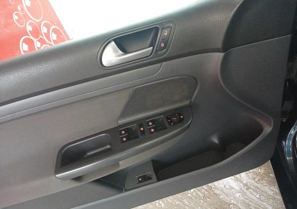 Volkswagen Golf cena 14000 przebieg: 199200, rok produkcji 2007 z Mrocza małe 137